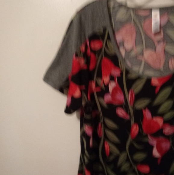 LuLo Roe Top - Picture 2 of 6